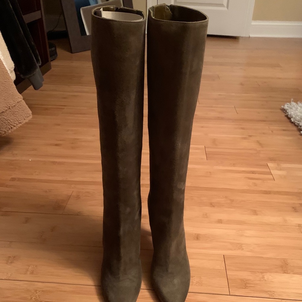 Christian louboutin boot suede olive